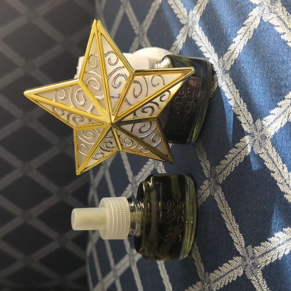 Yankee candle plug in scent of mistletoe